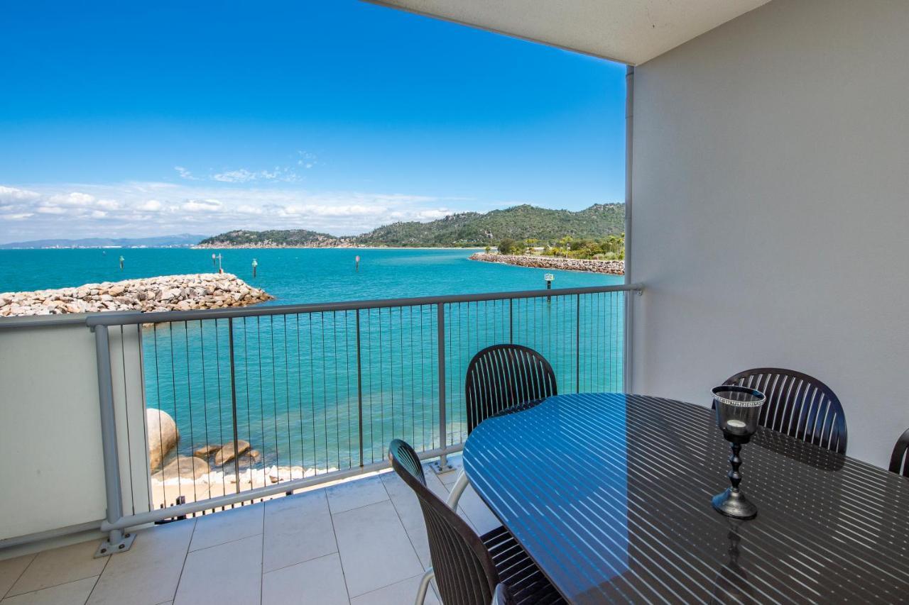 One Bright Point - Stunning Water Views Appartement Nelly Bay Buitenkant foto